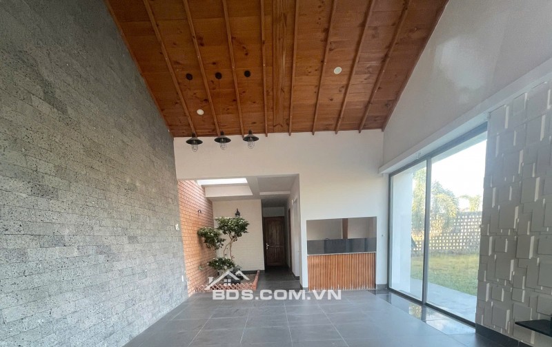 Bán nhà nghỉ dưỡng 2 PN cách biển Hồ Tràm 600m, diện tích 173,3m2, chỉ hơn 3 tỷ xíu, giá còn thương lượng