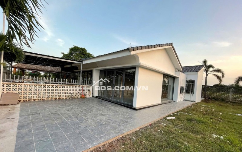 Bán nhà nghỉ dưỡng 2 PN cách biển Hồ Tràm 600m, diện tích 173,3m2, chỉ hơn 3 tỷ xíu, giá còn thương lượng