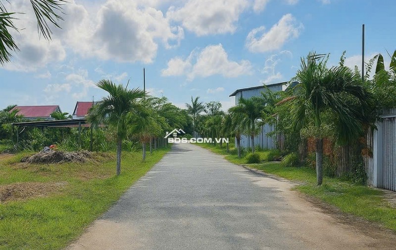 Bán nhà nghỉ dưỡng 2 PN cách biển Hồ Tràm 600m, diện tích 173,3m2, chỉ hơn 3 tỷ xíu, giá còn thương lượng