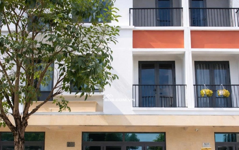 Nhà phố 3 tầng Thuận An sổ sẵn, đường thông 13m giá đầu tư 2.99 tỷ