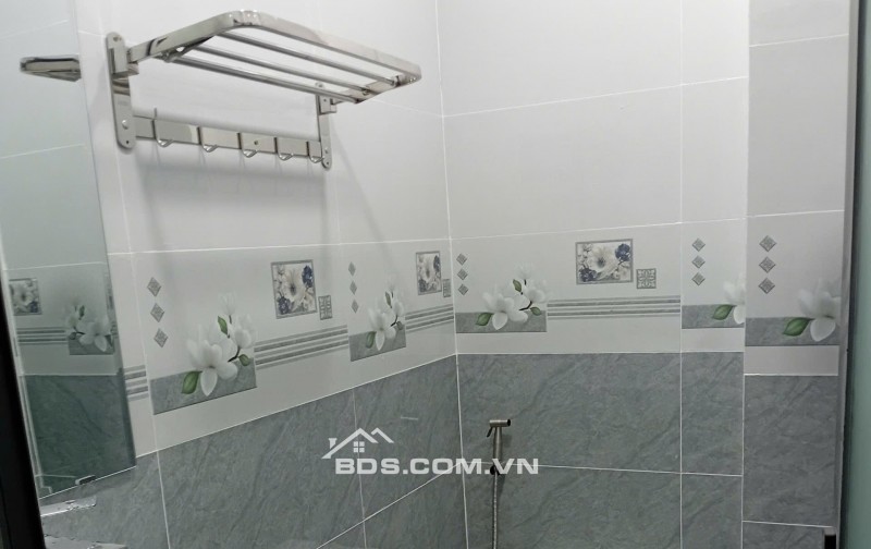 BÁN GẤP! Nhà 120m², 1 trệt 1 lầu, 3PN, sổ hồng riêng chỉ 2 tỷ ngay trung tâm Thủ Dầu Một