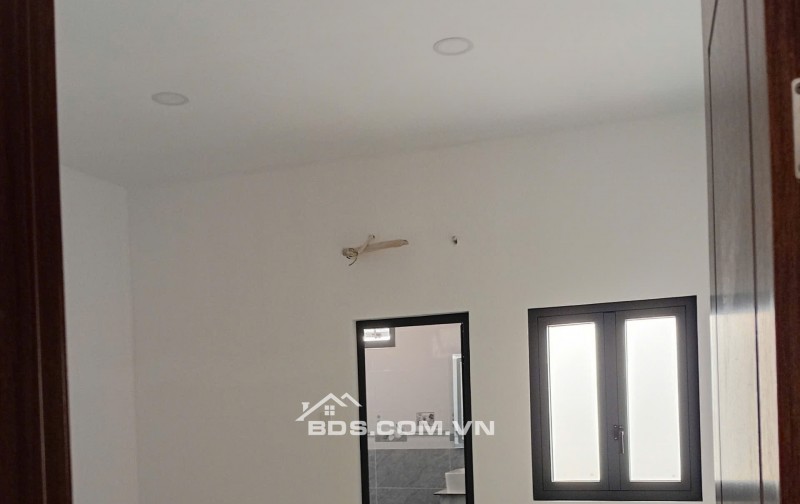 BÁN GẤP! Nhà 120m², 1 trệt 1 lầu, 3PN, sổ hồng riêng chỉ 2 tỷ ngay trung tâm Thủ Dầu Một