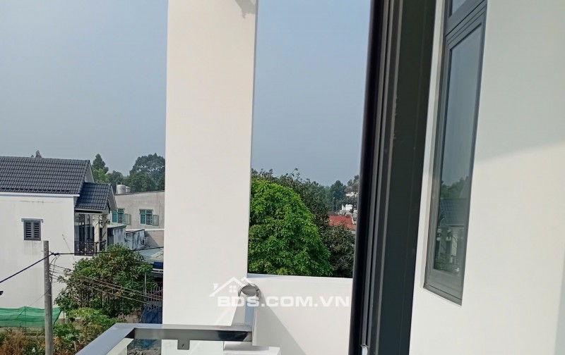 BÁN GẤP! Nhà 120m², 1 trệt 1 lầu, 3PN, sổ hồng riêng chỉ 2 tỷ ngay trung tâm Thủ Dầu Một