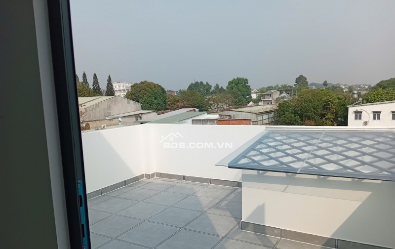 BÁN GẤP! Nhà 120m², 1 trệt 1 lầu, 3PN, sổ hồng riêng chỉ 2 tỷ ngay trung tâm Thủ Dầu Một