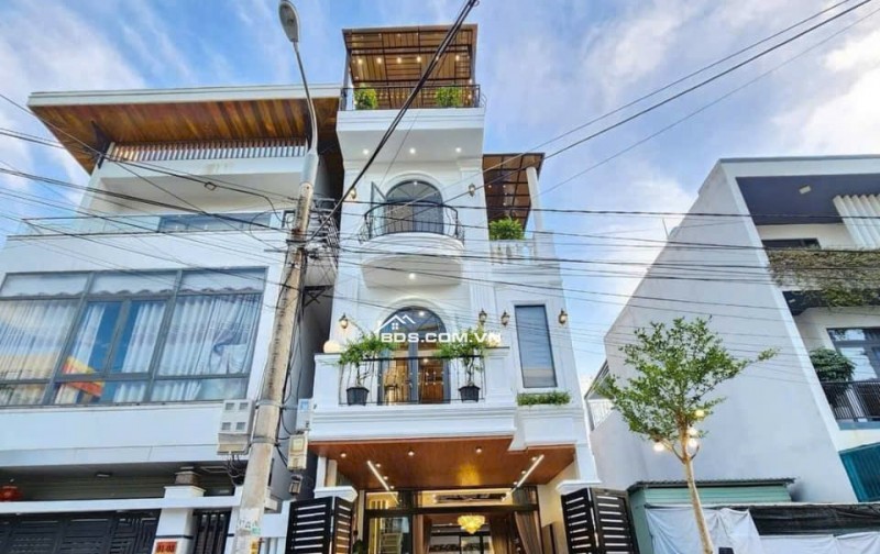 -Cần Bán Một Căn Villa Phong Cách Tân Cổ Điển - Phường Thanh Khê - cách biển 400m - Chính chủ gửi bán nhà 4 Tầng Full toàn bộ nội thất cao cấp