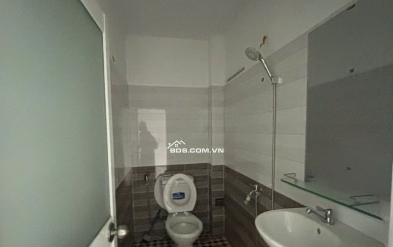 BÁN NHÀ XE HƠI ĐẬU CỬA TẠI QUẬN 7  CHUYÊN DÙNG -  (4X10) 2PN- CHỈ 1 TỶ 399TR