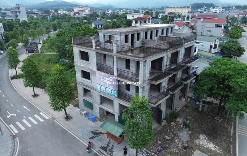 VỊ TRÍ VÀNG! NHÀ CĂN GÓC! KINH DOANH SẦM UẤT NGÀY ĐÊM TẠI TRUNG TÂM PHỐ CHỢ LƯƠNG SƠN.