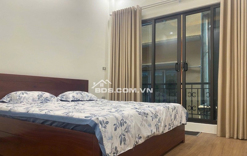 Ở CỰC SƯỚNG LÕI THANH XUÂN 2 THOÁNG TRƯỚC SAU, 3 BƯỚC Ô TÔ TRÁNH