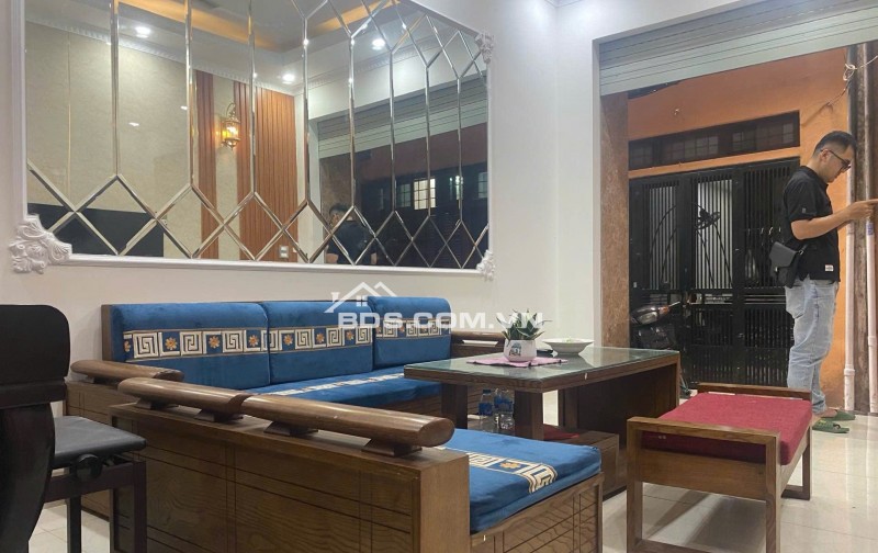 Ở CỰC SƯỚNG LÕI THANH XUÂN 2 THOÁNG TRƯỚC SAU, 3 BƯỚC Ô TÔ TRÁNH