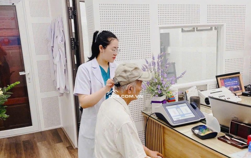 tại sao cần đeo máy trợ thính sớm khi bị nghe kém với người cao tuổi