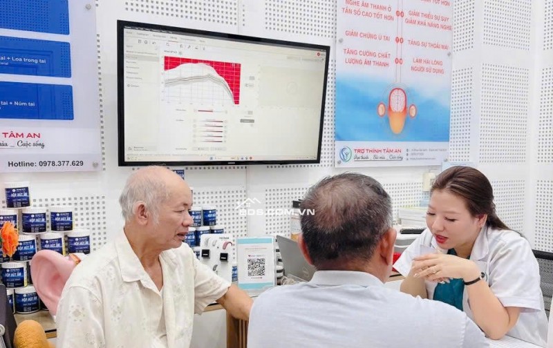 tại sao cần đeo máy trợ thính sớm khi bị nghe kém với người cao tuổi