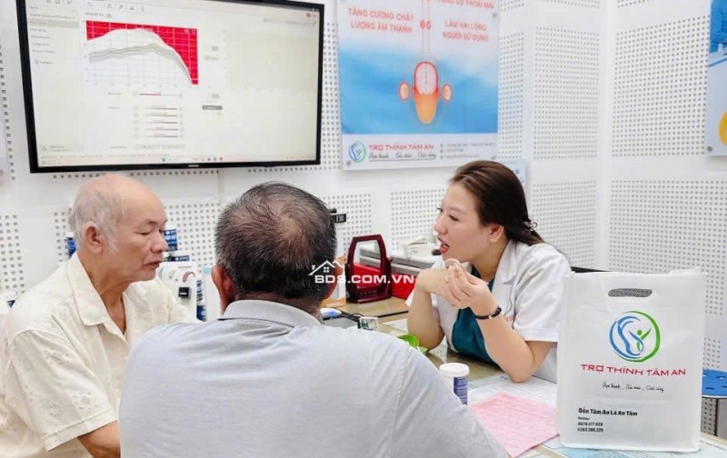 tại sao cần đeo máy trợ thính sớm khi bị nghe kém với người cao tuổi