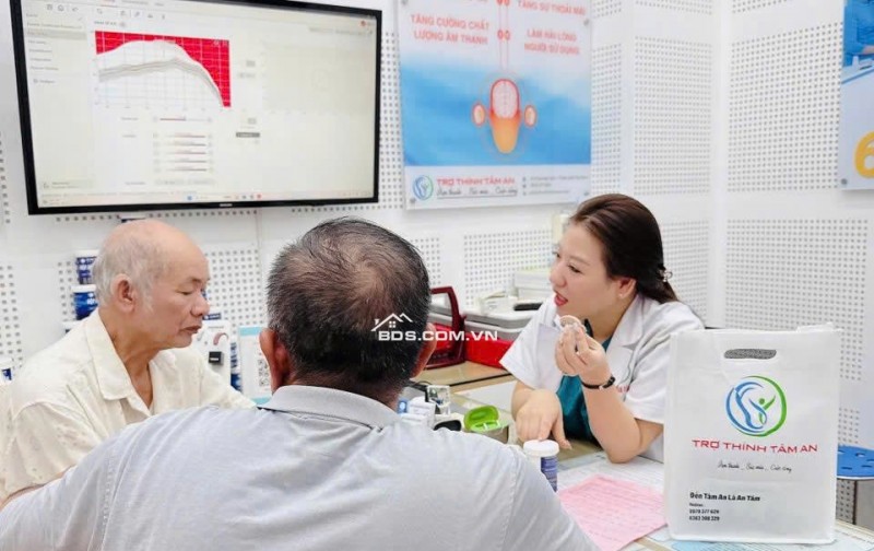 tại sao cần đeo máy trợ thính sớm khi bị nghe kém với người cao tuổi