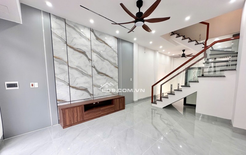 Nhà Đồng Hoà Kiến An ô tô đỗ cửa 4 tầng giá chỉ 3,05 tỷ ngay trung tâm