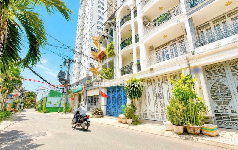 Chính chủ Bán nhà đẹp Full nội thất Mặt Tiền ĐS Lâm Văn Bền. Quận 7