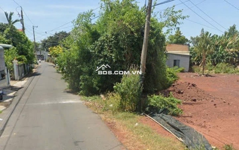 Cần bán hơn 2sào2 (2.174m2) có 8m mặt tiền thuộc hẻm số 22 nhựa, cách đường số 8 chỉ 20m, có sẵn 150m2 đất ở, vị trí cách chợ Long Điền khoảng 300m