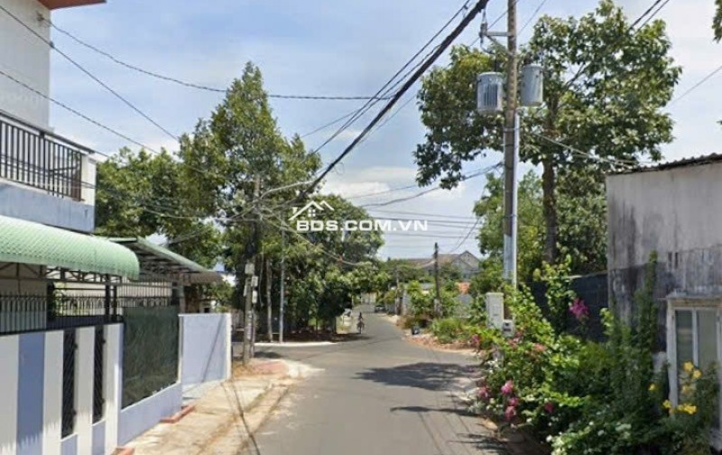 Cần bán hơn 2sào2 (2.174m2) có 8m mặt tiền thuộc hẻm số 22 nhựa, cách đường số 8 chỉ 20m, có sẵn 150m2 đất ở, vị trí cách chợ Long Điền khoảng 300m