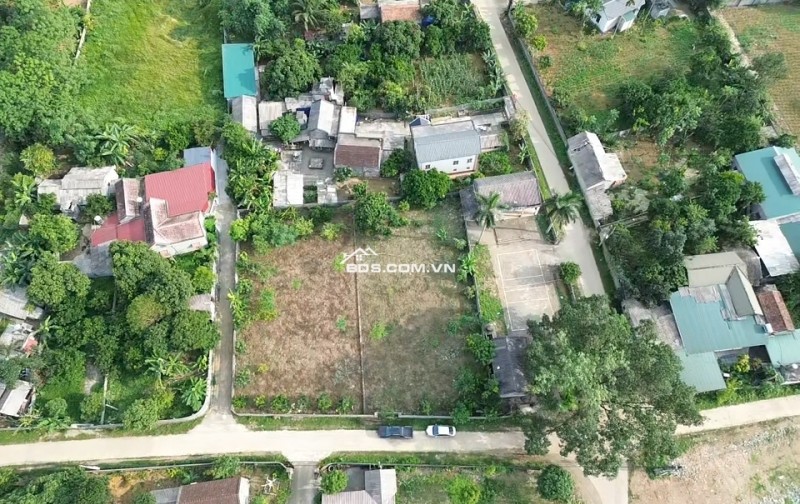 3.87 tỷ sở hữu Lô góc 700m2 có 100m2 ont, Trục Chính, sát nhà văn hóa, vị trí ngã tư trung tâm xã.