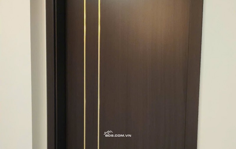 BÁN NHÀ 7 TẦNG, GÓC 3 MẶT ĐƯỜNG, SỐ 4 NGÕ 521 NGUYỄN TRÃI. LH:0393111533 HOẶC 0934306688.
