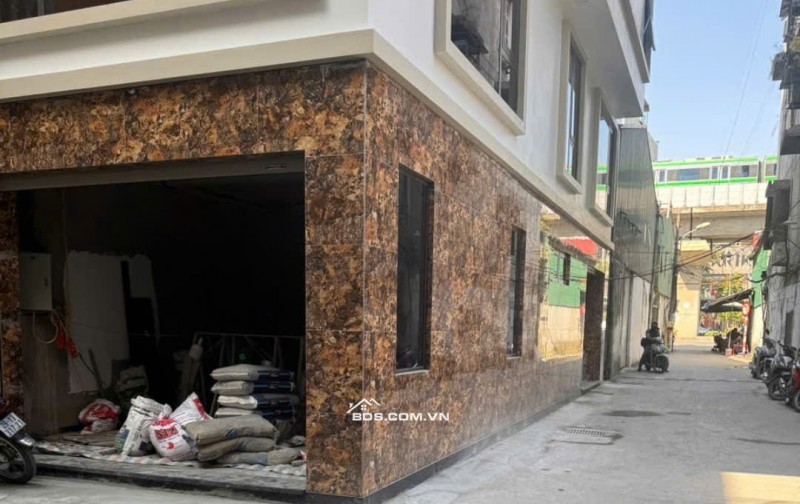 BÁN NHÀ 7 TẦNG, GÓC 3 MẶT ĐƯỜNG, SỐ 4 NGÕ 521 NGUYỄN TRÃI. LH:0393111533 HOẶC 0934306688.