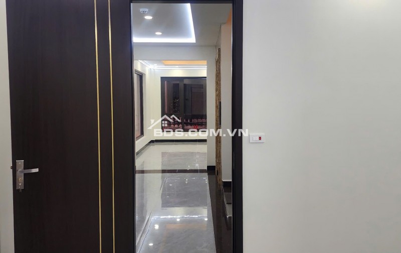 BÁN NHÀ 7 TẦNG, GÓC 3 MẶT ĐƯỜNG, SỐ 4 NGÕ 521 NGUYỄN TRÃI. LH:0393111533 HOẶC 0934306688.