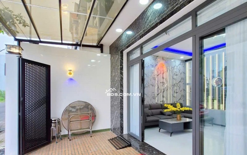 BÁN NHÀ KĐT 5 SAO CÁCH CHỢ BÌNH CHÁNH CHỈ 2KM (5,5 X 15) CHỈ 4.5 TỶ. LH:0908815596