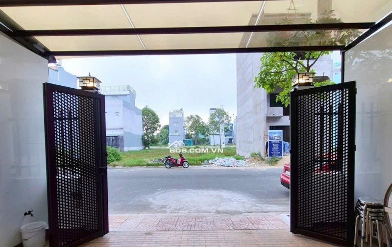 BÁN NHÀ KĐT 5 SAO CÁCH CHỢ BÌNH CHÁNH CHỈ 2KM (5,5 X 15) CHỈ 4.5 TỶ. LH:0908815596