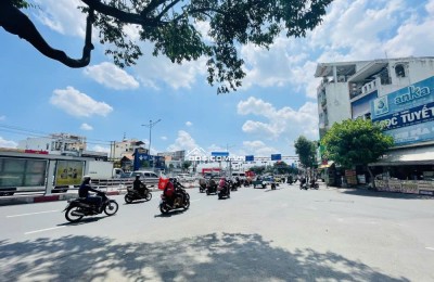 GẤP BÁN nhà 3 lầu hẻm 8m ngay Metro Trường Chinh 101m2 ngang 5m sát KCN Tân Bình 11.9 tỷ