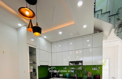 BÁN NHÀ KDC GIA HÒA BÌNH HƯNG, GẦN CÁC TRƯỜNG ĐẠI HỌC, 100M2, 3 TẦNG, GIÁ 5,99TỶ