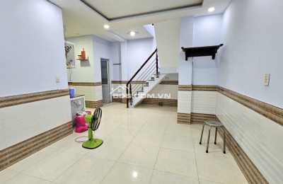  BÁN NHÀ QUẬN 1 – CHỈ 5.5 TỎI – NỞ HẬU ĐẸP    Đối diện Công an TP.HCM, chỉ 3 phút đến Chợ Bến Thành.  DT: