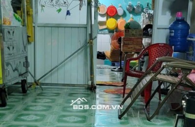 Bán nhà cấp 4 suốt có 1 gác gỗ ngay trung tâm Đầm Sen Q11