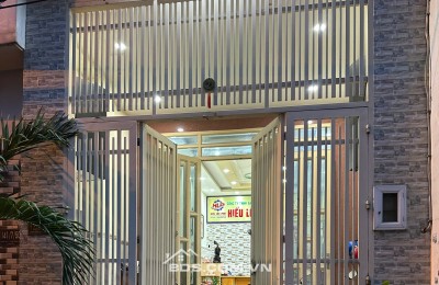 Chính chủ bán gấp nhà 2MT 3 tầng 6pn, đường xe hơi tại Đường số 11, Bình Tân