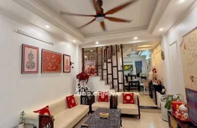 BÁN NHÀ ĐẸP 2.79 TỶ 3 TẦNG 50M2 ( TÂY BẮC ) Ô TÔ ĐỖ CỬA KHU GIẢI PHÒNG