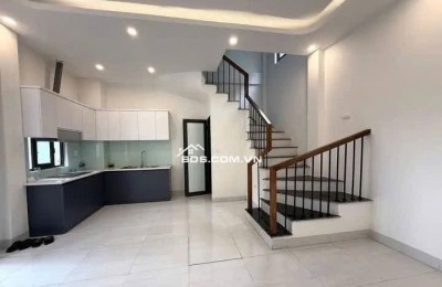 CHO THUÊ NHÀ NGUYÊN CĂN TẠI Ô CÁCH – 30M² x 5 TẦNG – 3PN  
