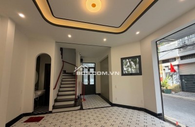 SIÊU PHẨM TÂN PHÚ HẺM XE TẢI QUAY ĐẦU Nhà đẹp, vị trí đắc địa, hẻm xe tải quay đầu ngay đường Tân