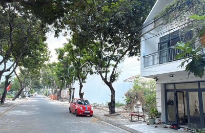 Bàn nhà đẹp tại Nam Nha Trang 