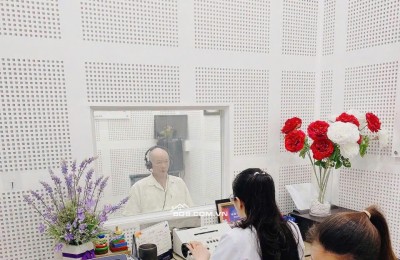 tại sao cần đeo máy trợ thính sớm khi bị nghe kém với người cao tuổi