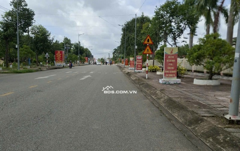 Chính chủ cần bán gấp đất mặt tiền đường ĐT 720 tại ngã ba trung tâm Gia Huynh, huyện Tánh Linh, tỉnh Bình Thuận ( nay là xã Suối Kiết, Tỉnh Lâm Đồng)