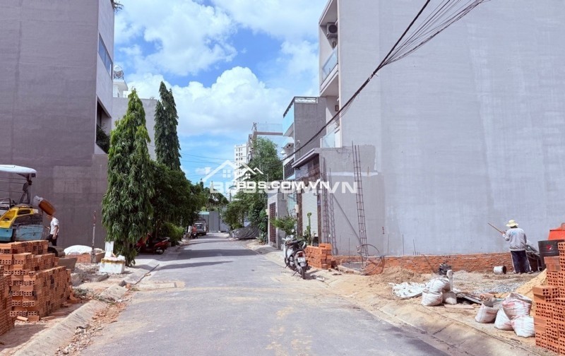 Sở hữu nhà 3 tầng gần chợ đầu mối thủ đức ngay TL 43 chỉ với 6 tỉ