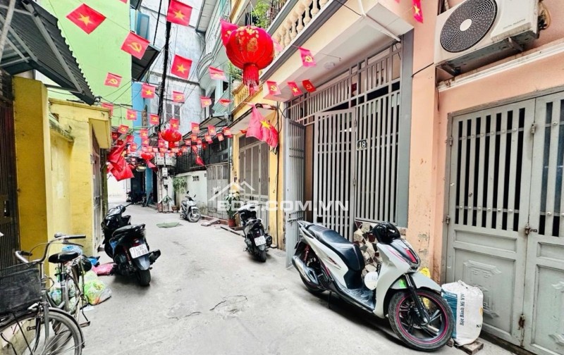 Trung tâm LÊ VĂN HIẾN 44m2  7,95 Tỷ LIỀN KỀ: HV TÀI CHÍNH + ĐH MỎ + CẢNH SÁT ND + BV ĐK PHƯƠNG ĐÔNG - PHÂN LÔ - Ô TÔ ĐỖ CỬA - NGÕ THÔNG - KINH DOANH
