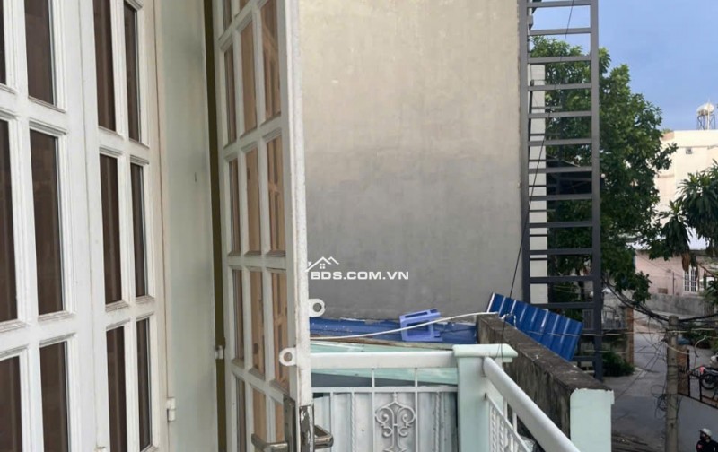 NHÀ ĐẸP HXH 8M – Ô TÔ ĐỂ TRONG NHÀ – SÁT MẶT TIỀN LÃ XUÂN OAI – CHỈ 6.4 TỶ