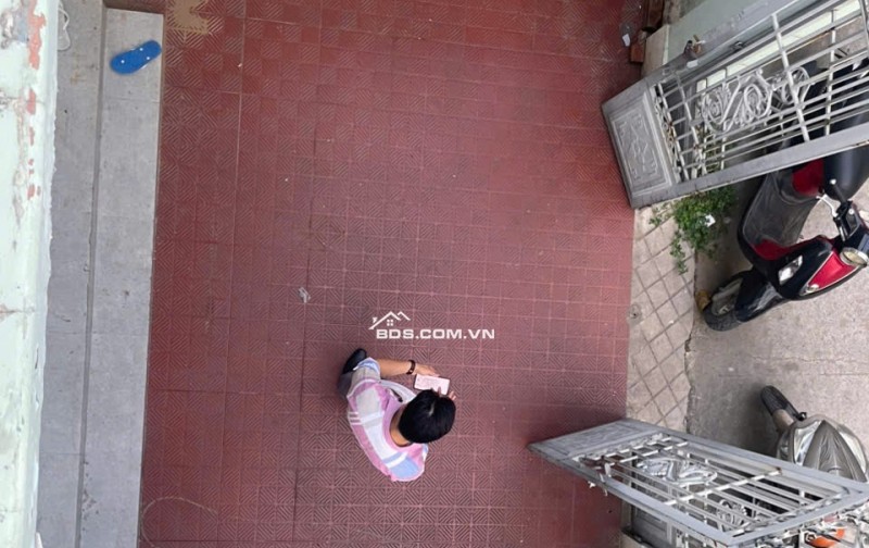 NHÀ ĐẸP HXH 8M – Ô TÔ ĐỂ TRONG NHÀ – SÁT MẶT TIỀN LÃ XUÂN OAI – CHỈ 6.4 TỶ