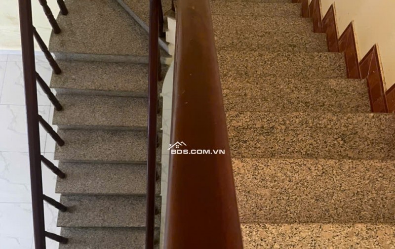 NHÀ ĐẸP HXH 8M – Ô TÔ ĐỂ TRONG NHÀ – SÁT MẶT TIỀN LÃ XUÂN OAI – CHỈ 6.4 TỶ