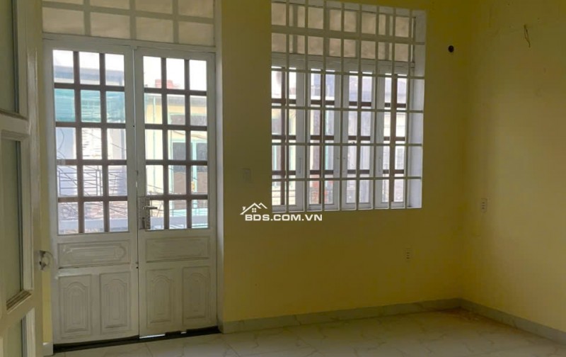 NHÀ ĐẸP HXH 8M – Ô TÔ ĐỂ TRONG NHÀ – SÁT MẶT TIỀN LÃ XUÂN OAI – CHỈ 6.4 TỶ