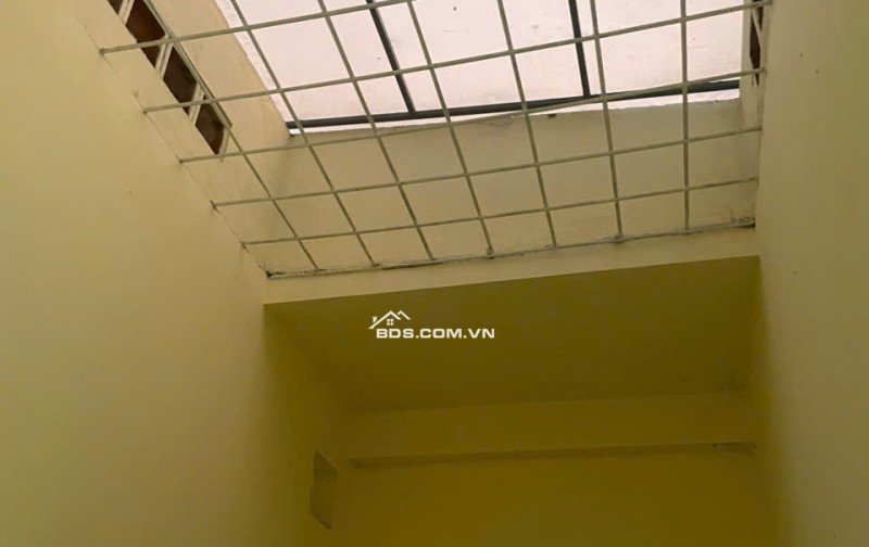 NHÀ ĐẸP HXH 8M – Ô TÔ ĐỂ TRONG NHÀ – SÁT MẶT TIỀN LÃ XUÂN OAI – CHỈ 6.4 TỶ