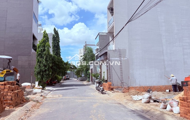Cần bán nhà mới xây 3 tầng Tam Hiệp hẽm 8m di chuyển thoải mái