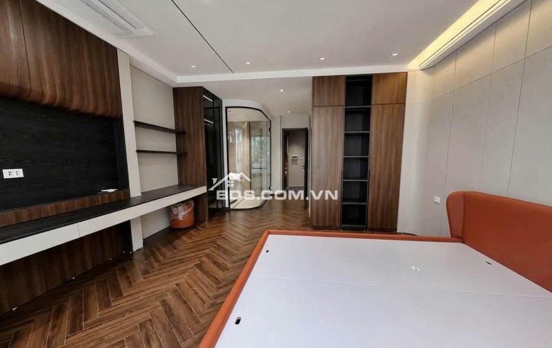 Hiếm, Nhà Long Biên Ô tô vào nhà, 50m x 6 tầng, thang máy, nội thất xịn giá nhỉnh 10 tỷ