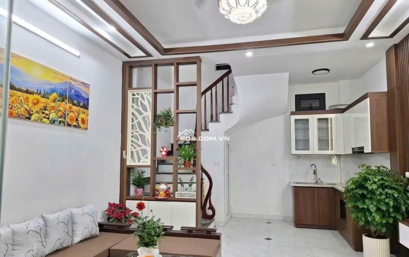 CHO THUÊ NHÀ 318 NGỌC TRÌ – 5 TẦNG , FULL NỘI THẤT, CHỈ 8 TRIỆU/THÁNG