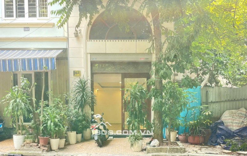 Nhà đẹp mặt vườn hoa Trần Quang Diệu, 6 tầng thang máy, vị trí đẹp làm văn phòng, spa, showroom, 0708166888