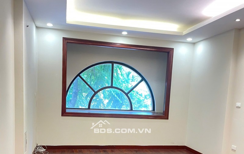 Nhà đẹp mặt vườn hoa Trần Quang Diệu, 6 tầng thang máy, vị trí đẹp làm văn phòng, spa, showroom, 0708166888